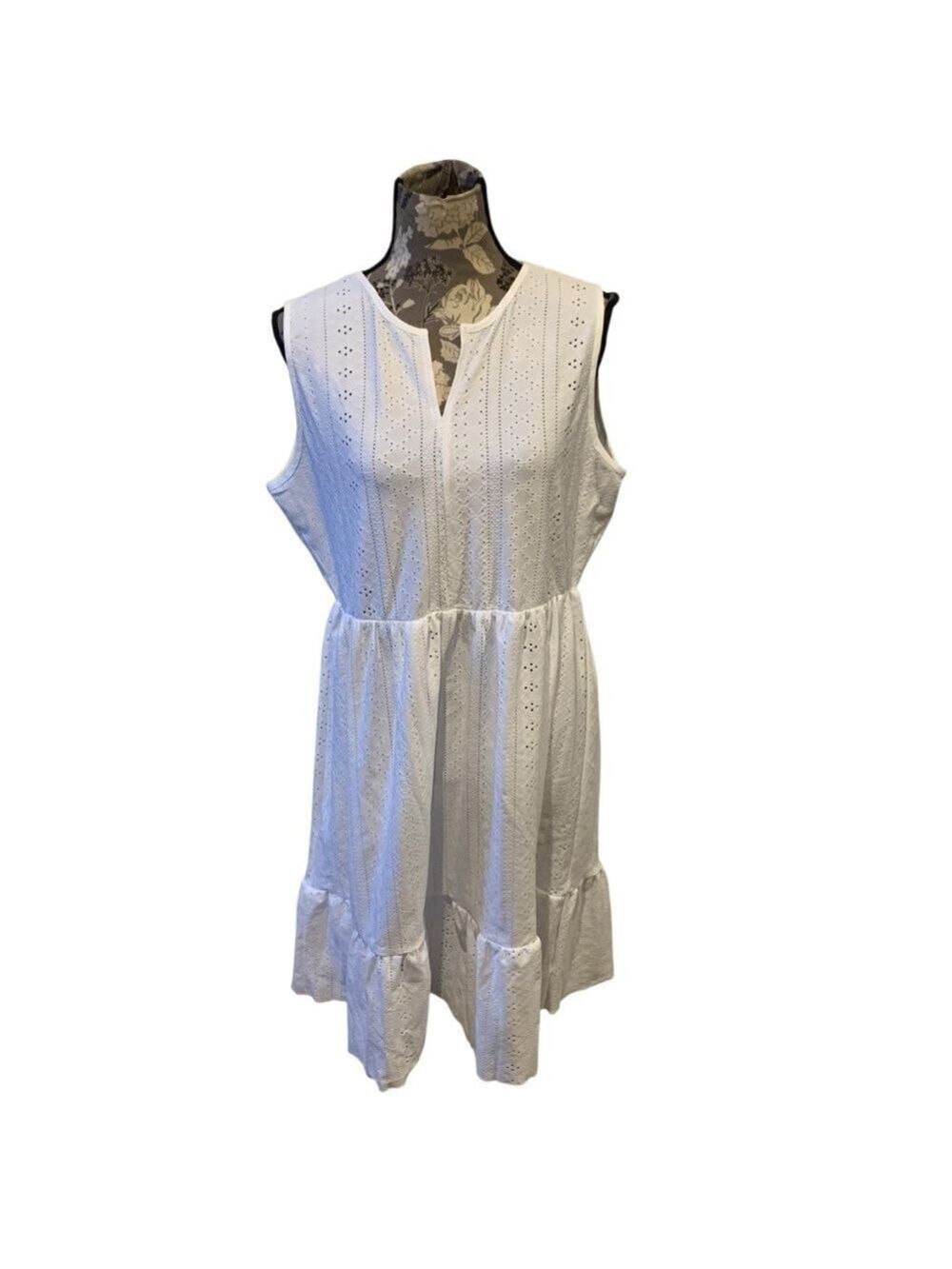 BEACHSISSI White Eyelet V Neck Dress size XL